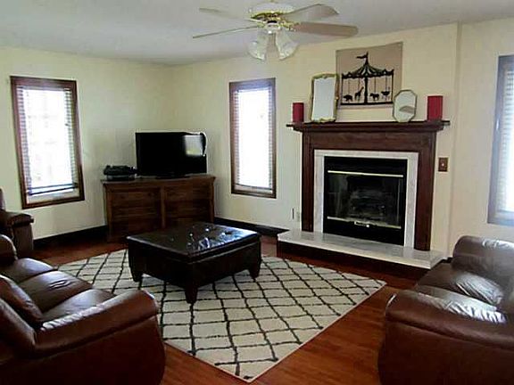 2nd image of 2181 Coe Ct