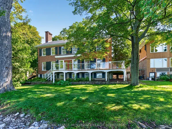 110 Lakeshore Blvd, Kingston, ON K7M 6R5