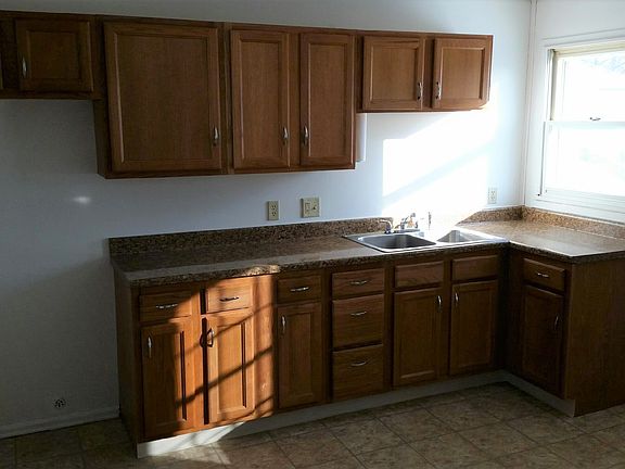 3rd image of 1101 Brentwood Dr