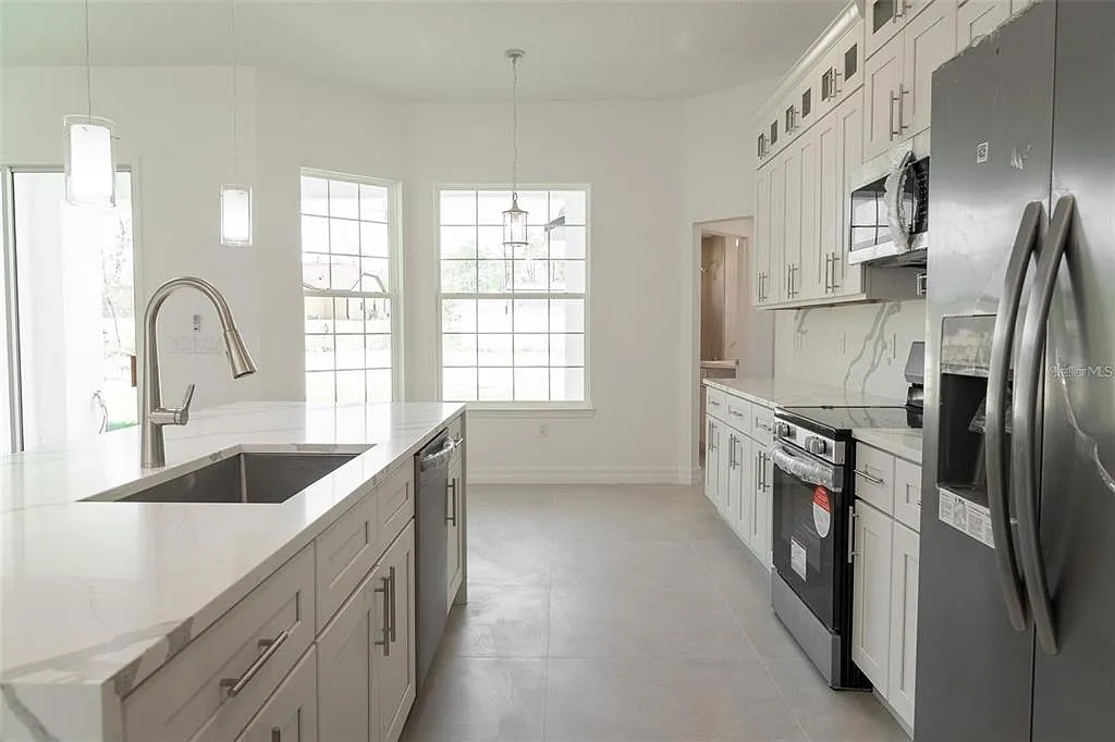 4 bed, 16.0 bath, 1801 sqft, $1,800 — Photo 4