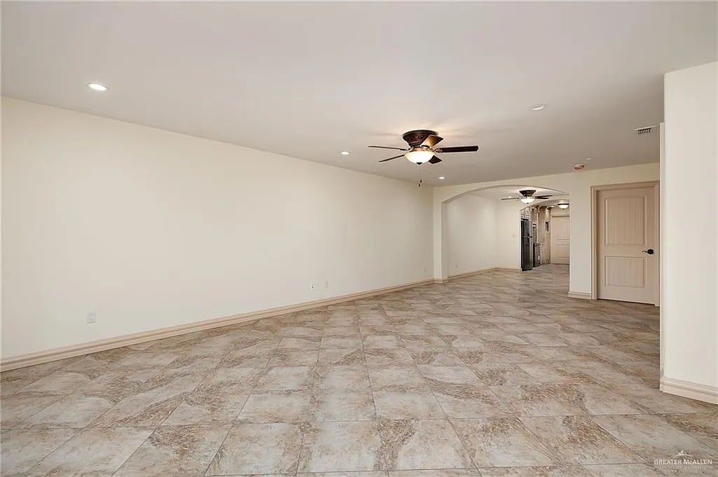 4 bed, 3.0 bath, 2349 sqft, $2,300 — Photo 3