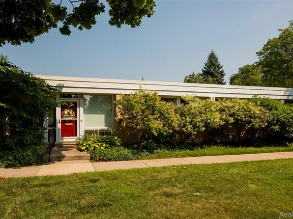 1525 Chateaufort Pl, Detroit, MI 48207