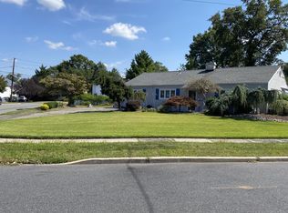2 Avon Rd, Edison, NJ 08817
