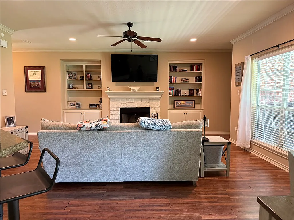 3 bed, 1622 sqft, $2,200 — Photo 4