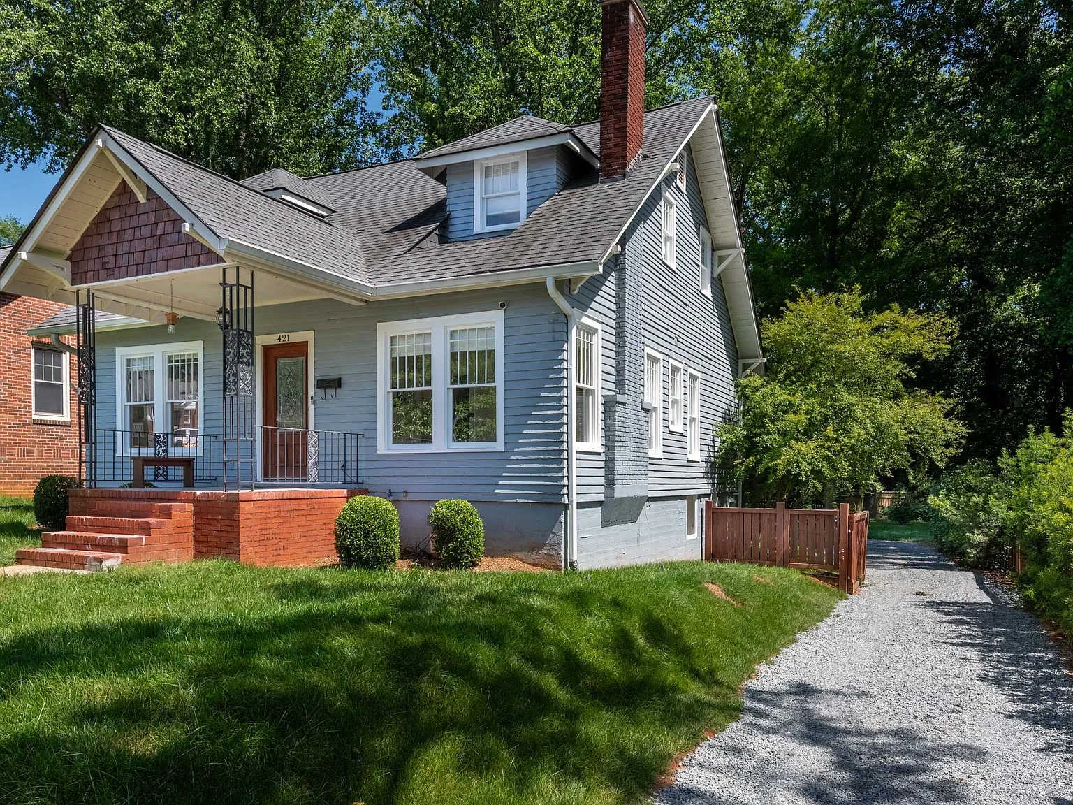 421 Heathcliff St — Photo 2