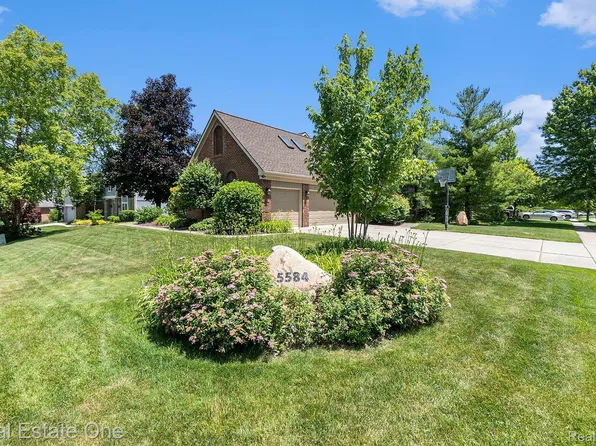5584 Adderstone Dr, Clarkston, MI 48346