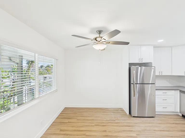 330 W I St — Photo 172