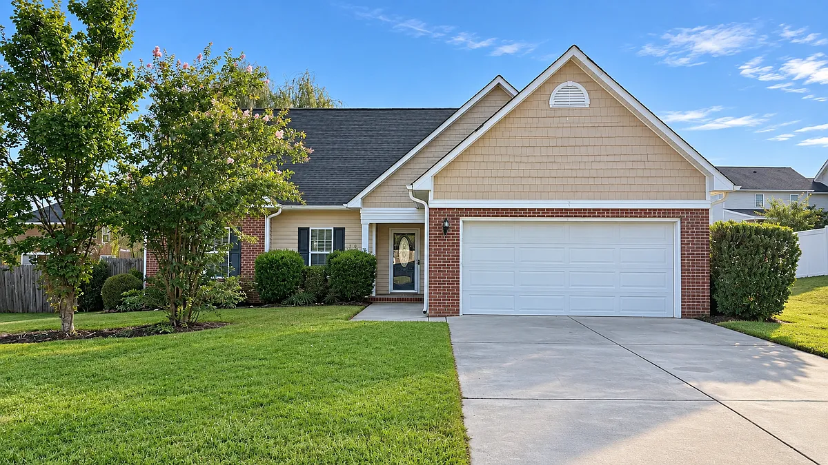 5 bed, 3.0 bath, 2063 sqft, $2,300 — Photo 1