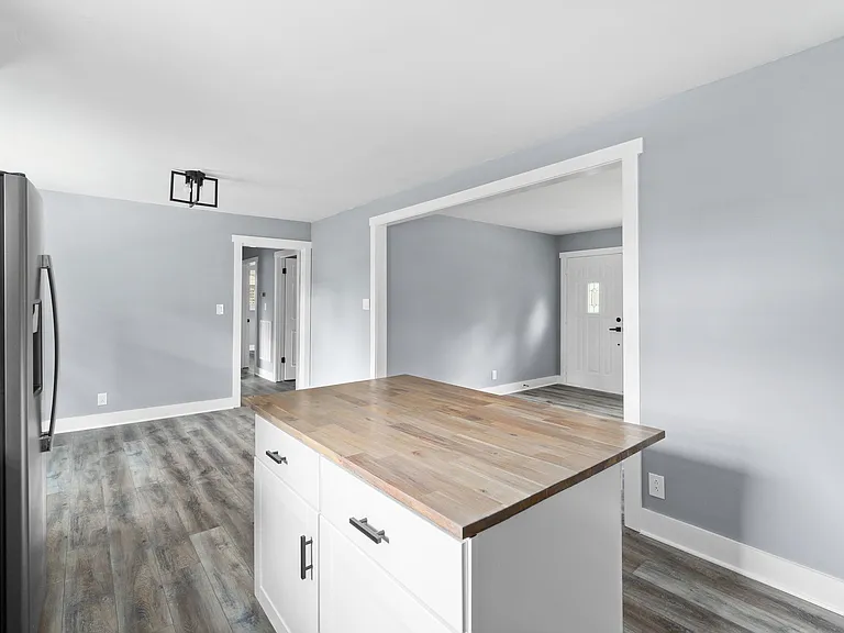 219 Kirby Dr — Photo 7