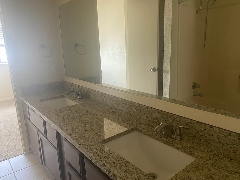 2826 Wimbledon Ct #B — Photo 16