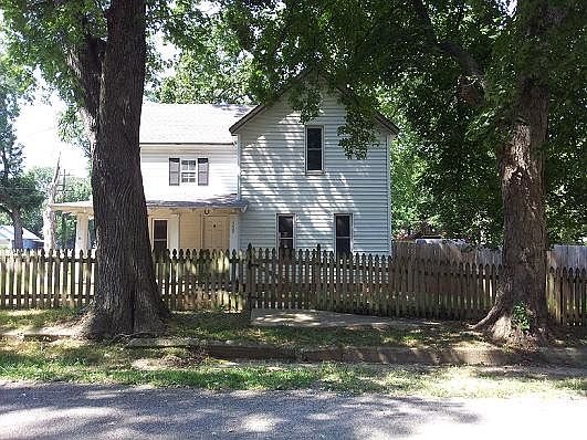 5th image of 132 S Black Ave