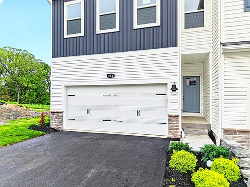 144 Scotland Ln Photo 1
