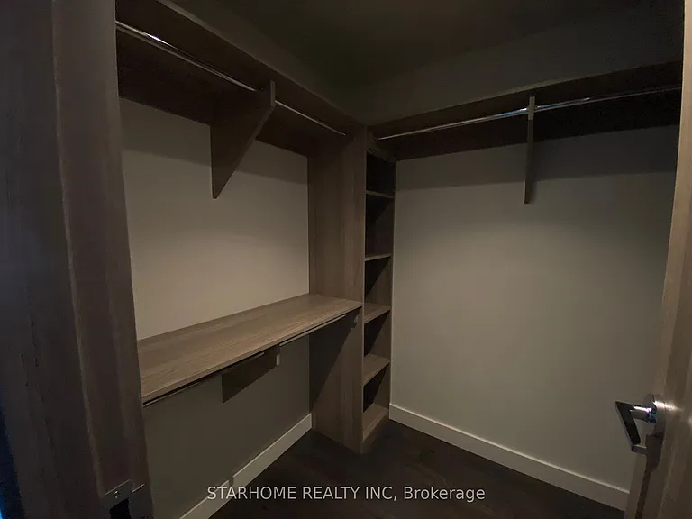 95 McMahon Dr #Townhouse 510 — Photo 11
