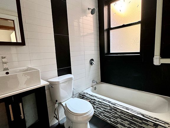 5th image of 390 E 23rd St APT 2R