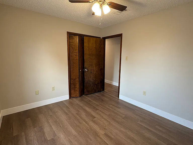 2730 S Meadowood Ave — Photo 13