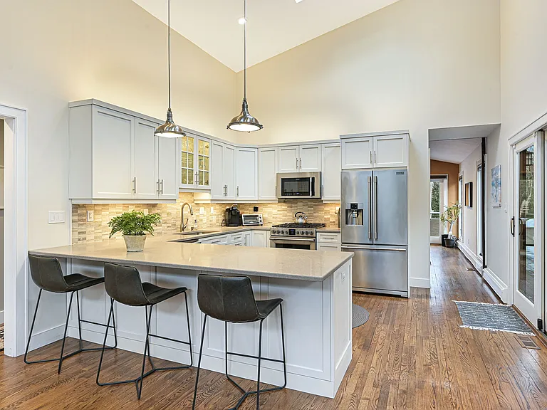 14 Hedges Banks Dr — Photo 8