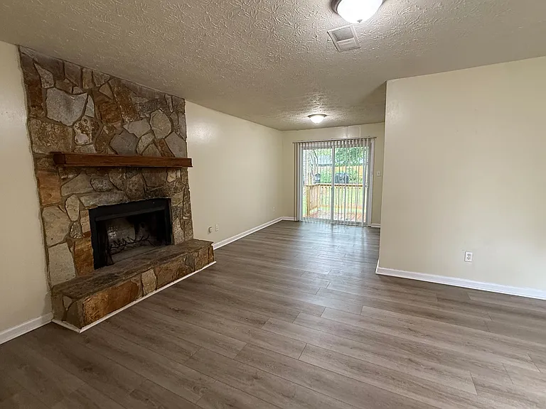 210 Rustwood Dr #212 — Photo 3