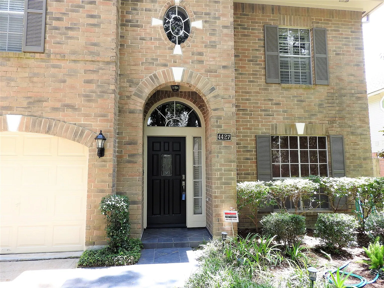 3 bed, 2.5 bath, 2044 sqft, $2,100 — Photo 3