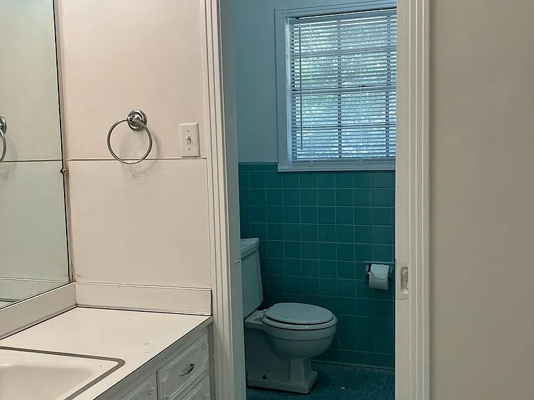 2320 Arcadia St — Photo 5