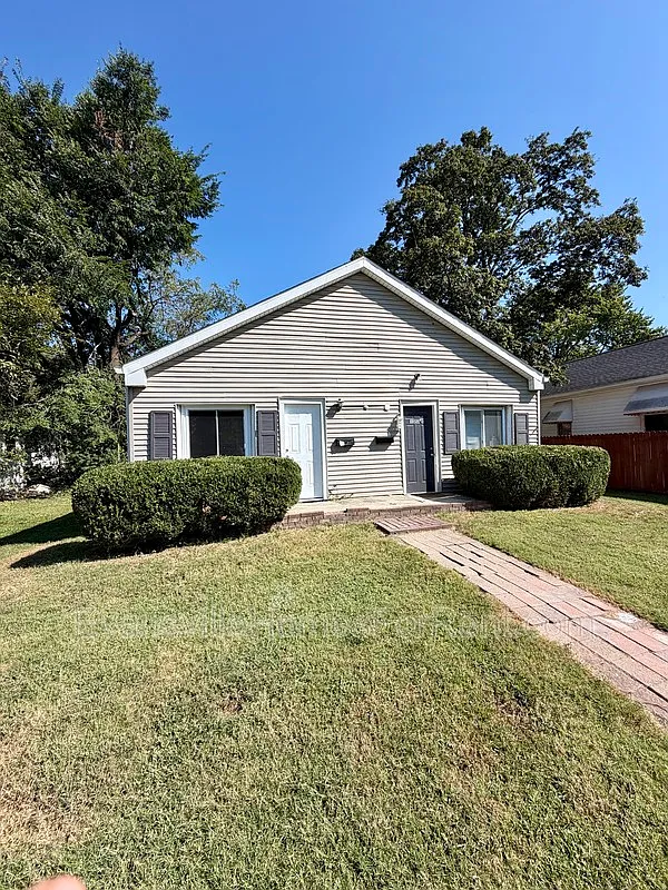 1 bed, 1.0 bath, $695 — Photo 1