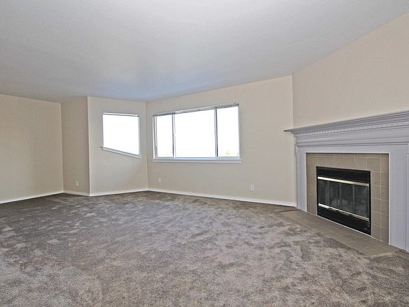 sample living room- current unit does not have fireplace
