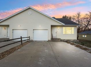 208 E South St, Williamsburg, IA 52361