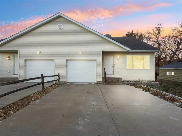 208 E South St, Williamsburg, IA 52361