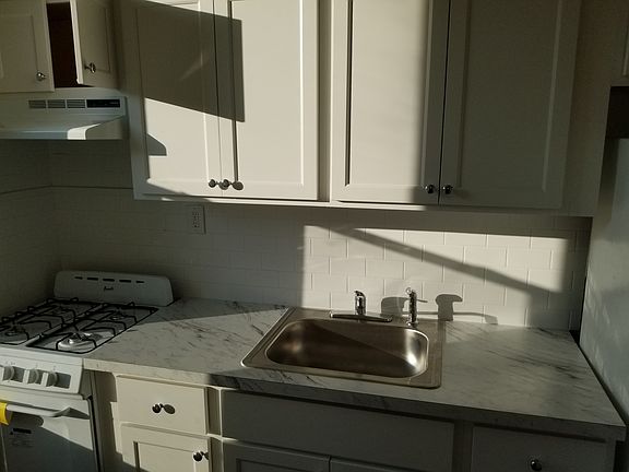 5th image of 412 W Chelten Ave #2F