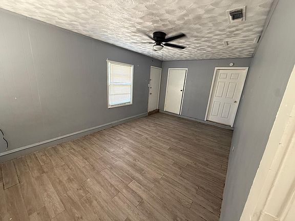 3rd image of 1920 44th St
