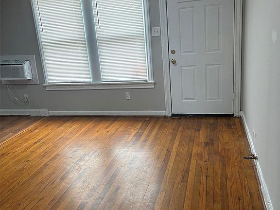 4th image of 4127 Yale St
