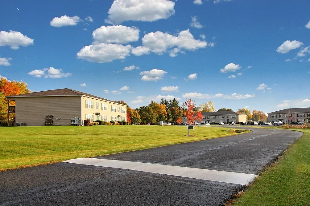 Clover Crossings Apartments — Photo 3