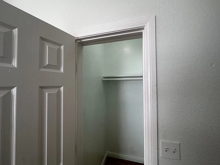 Soto Rose Apartments — Photo 21