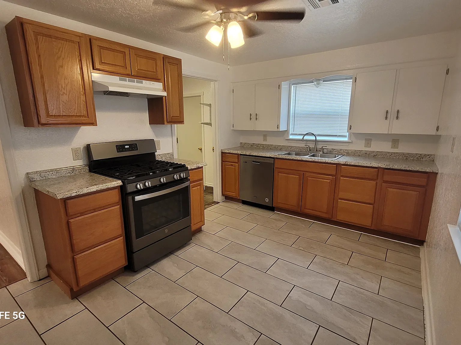 3 bed, 1000 sqft, $1,200 — Photo 2