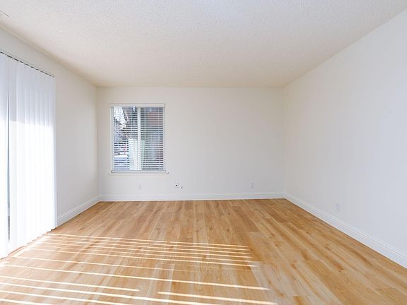 3rd image of 4606 Neil Rd #248