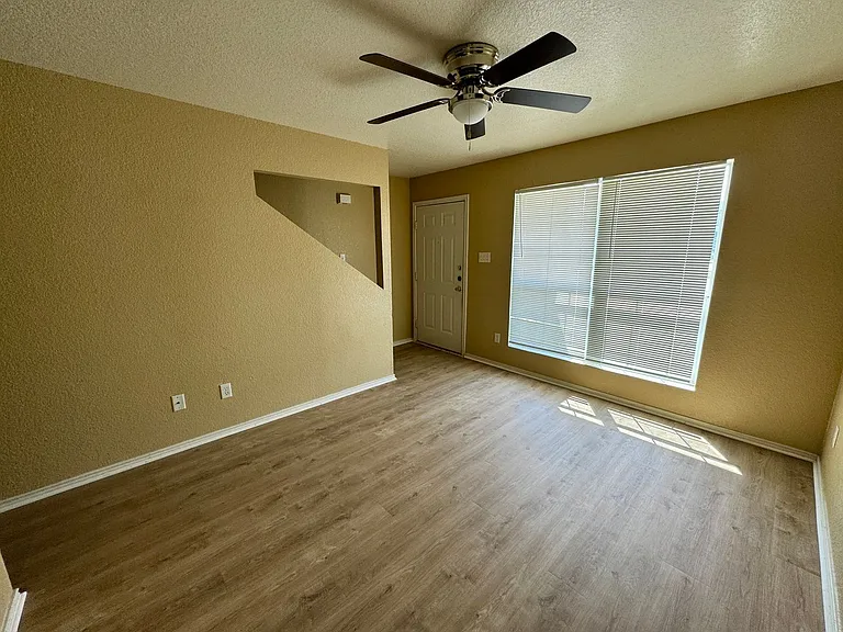4402 Jeff Scott — Photo 3