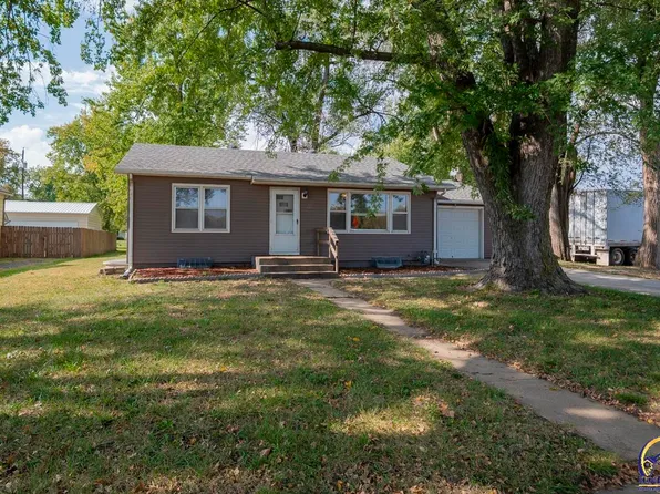 611 Pearl St, Rossville, KS 66533