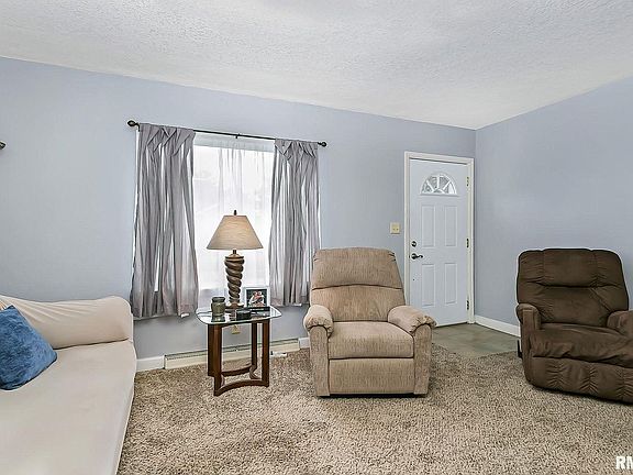 Living room / Front Door