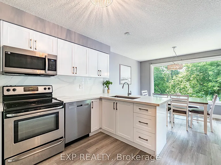 63 Wood Grove Cres — Photo 11