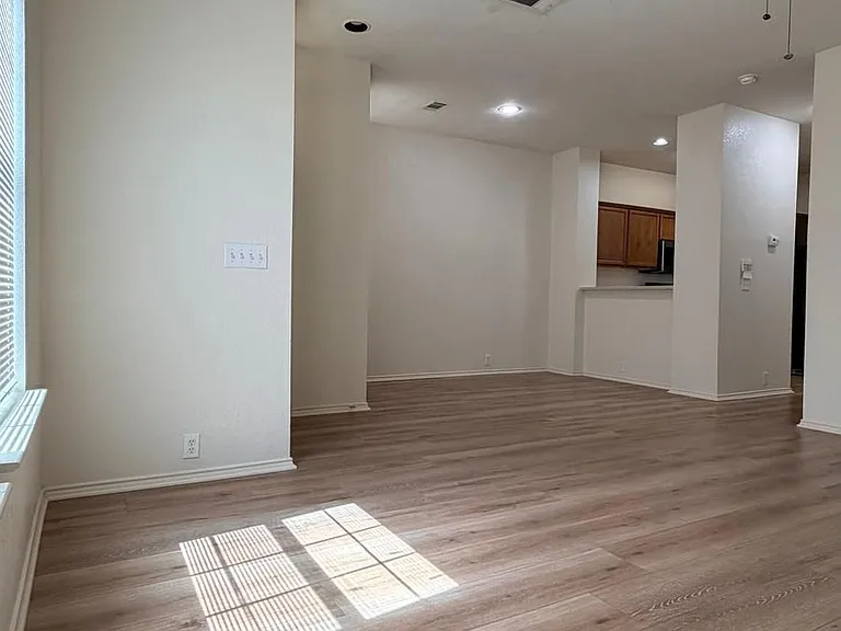 2205 Stoneleigh Pl — Photo 26