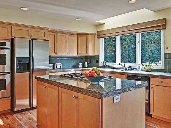 5th image of 8815 SE 77th Pl