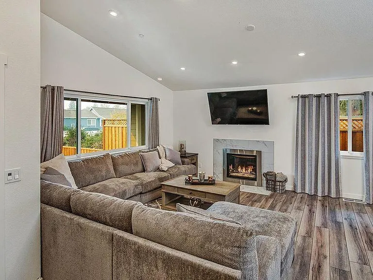 2148 Waltzer Rd — Photo 5
