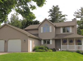 3242 Peterson Rd, Green Bay, WI 54311