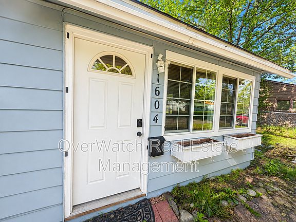 2nd image of 1604 Elmendorf Dr