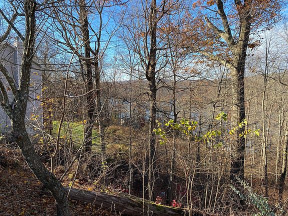 5th image of 126 Carmen Hill Road