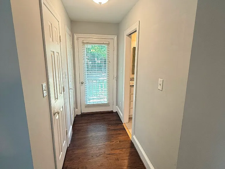 2403 E 4th St — Photo 34