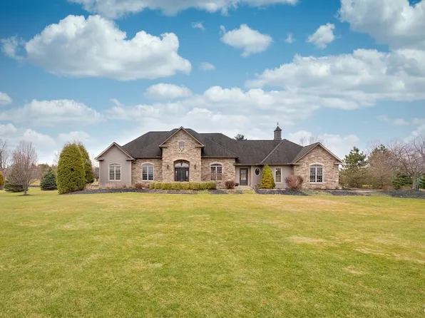 4009 Old Stone Ln, Camillus, NY 13031