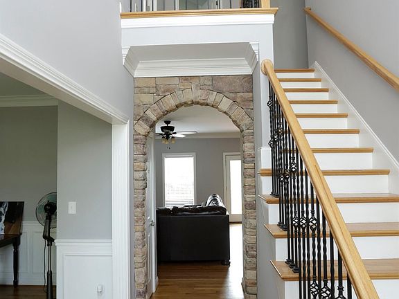 4th image of 610 Sawgrass Ct