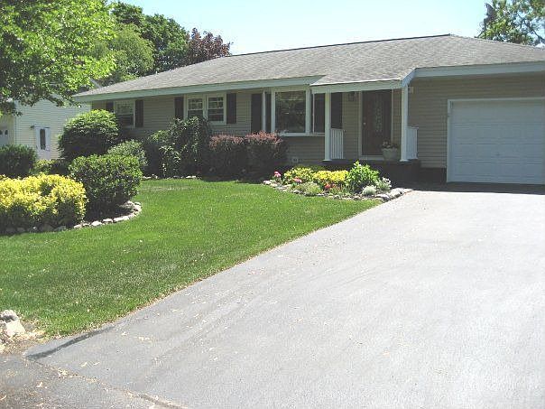 1st image of 19 Norbrick Dr