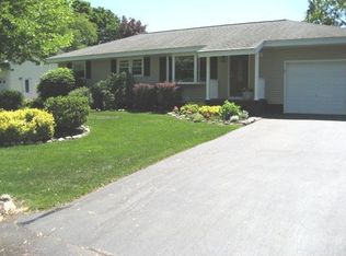 19 Norbrick Dr, Albany, NY 12205