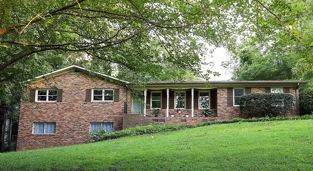 851 Dogwood Cir photo 1